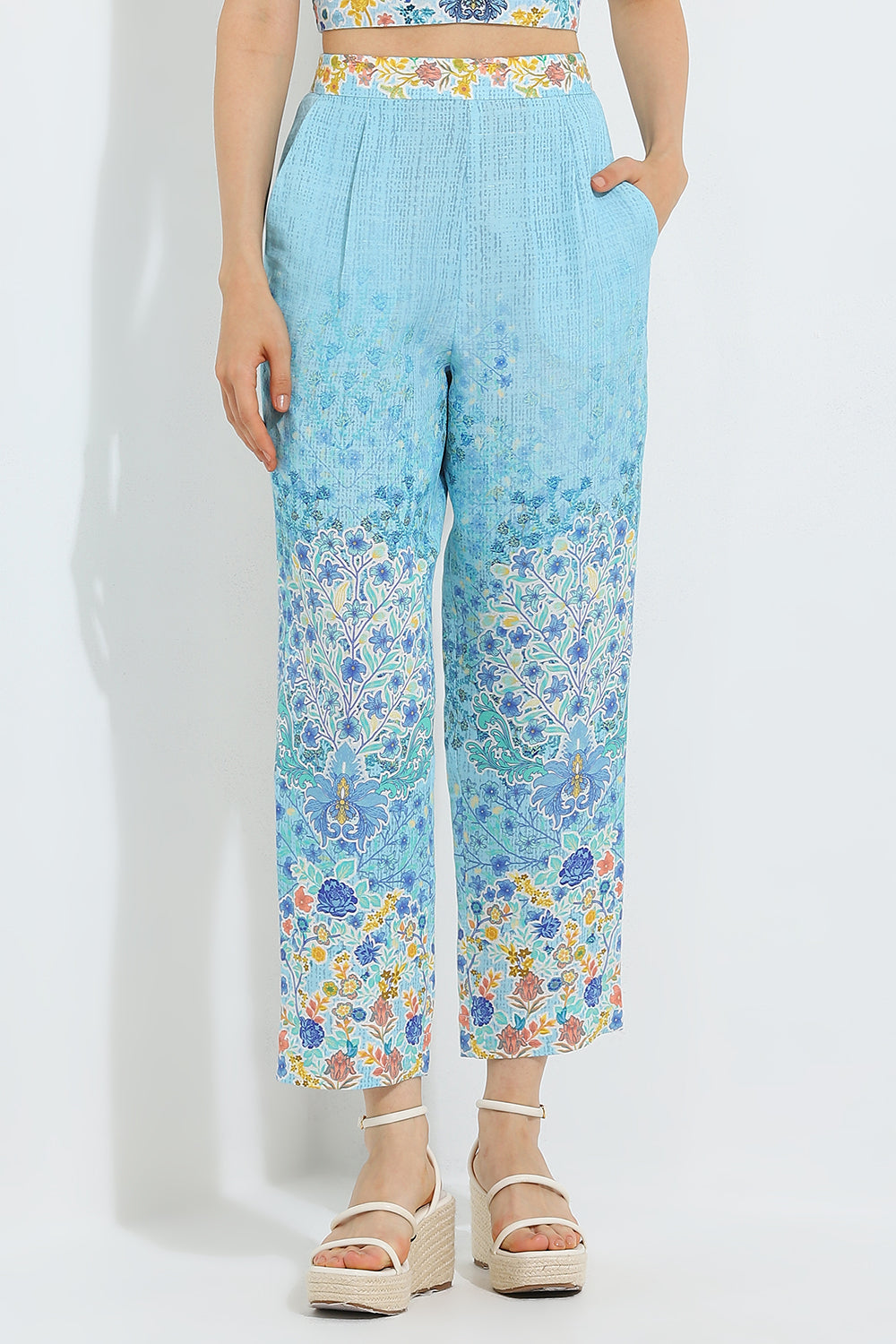 Deeksha Mishra in Sayda Rara Pants