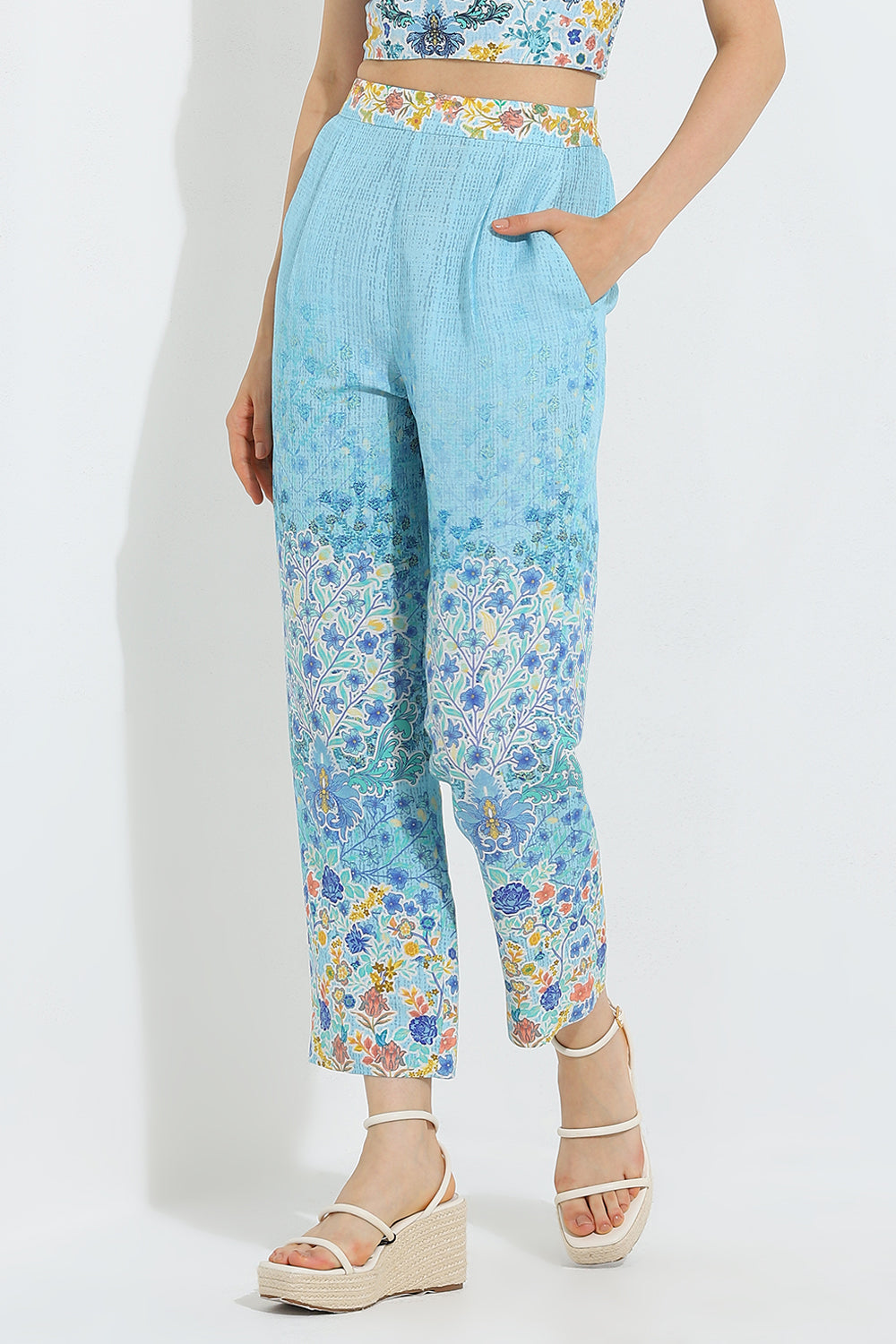 Deeksha Mishra in Sayda Rara Pants