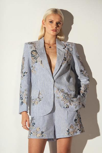 Nauheed Cyrusi in Cora Shorts