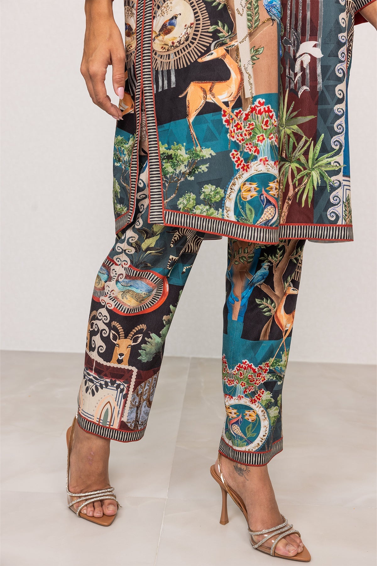 Ranna Gill Sunvale Tunic Set in poly crinkle with mosaic & palm prints.