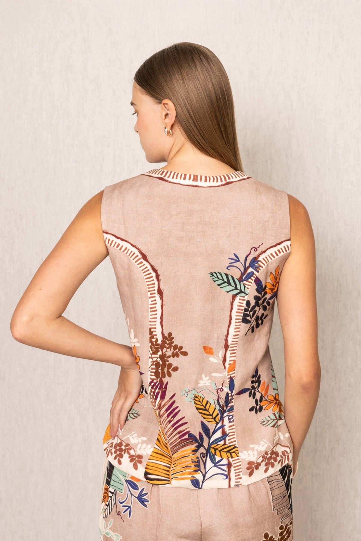 Back View Of Ranna Gill Cali Vest – sleeveless designer jacket in linen-viscose fabric with signature Moma print, round neckline, and side pockets for a chic, modern look.