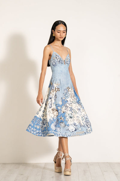 A sleeveless, pleated midi dress with a sweetheart neckline and a keyhole detail in a blue and white Atlantic print.