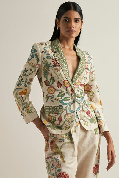 Misu in Alena Jacket Set